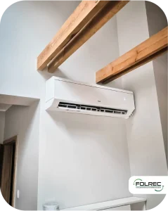 Klimatyzator na ścianie w domu jednorodzinnym Jarocin